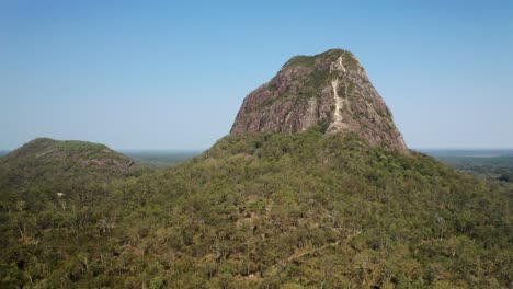 View-Of-Mountain-Coonowrin-Against-Blue-Sky-In-Glasshouse-Mountains,-Sunshine-Coast,-Queensland,-Australia