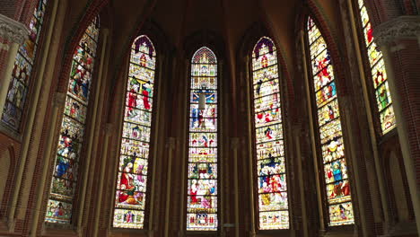 Colorful-Stained-glass-Windows-Inside-Gouwekerk-Church-In-Hoge-Gouwe,-Gouda,-Netherlands