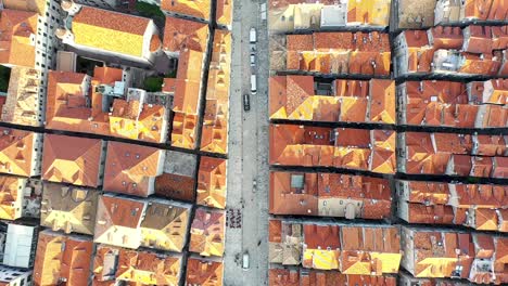 Draufsicht-Auf-Die-Altstadt-Von-Dubrovnik,-Kroatien-Drohnenaufnahmen