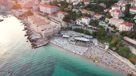 Luftaufnahme-An-Der-Küste-Der-Adria-In-Der-Altstadt-Von-Dubrovnik-Während-Des-Sonnenuntergangs,-Dalmatien,-Kroatien