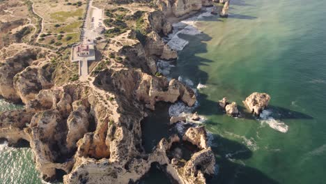 Ponta-Da-Piedade-Leuchtturm-Und-Landzunge,-Algarve,-Portugal