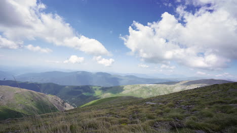 Die-Natur-Verbindet-Sich-Mit-Dem-Blauen-Himmel-Von-Katalonien-Gipfel-Spanien