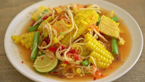 Som-Tum---Thai-spicy-papaya-salad-with-corn---Asian-food-style