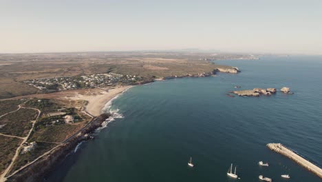 Atemberaubende-Meereslandschaft-Am-Strand-Praia-Da-Baleeira-In-Sagres,-Algarve,-Portugal