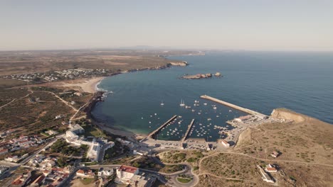 Fishing-harbour-of-Baleeira,-Sagres