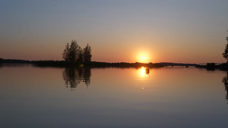 Nordischer-Sommersonnenuntergang-Am-Meer,-Statische-Hintergrundaufnahme