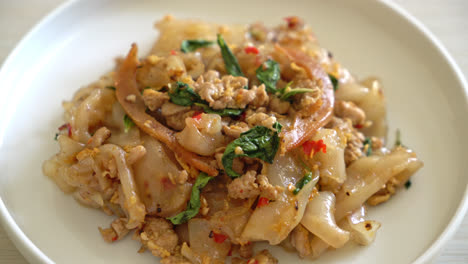 Stir-fried-noodle-with-minced-chicken-and-basil---Asian-food-style