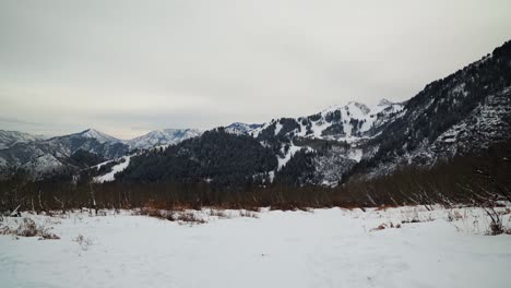 Impresionante-Vista-Del-Paisaje-De-La-Estación-De-Esquí-De-Sundance-Desde-La-Caminata-De-Stewart-Falls