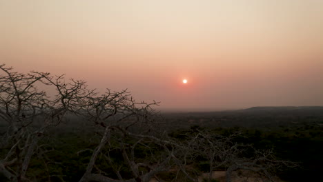 Reise-Den-Pass-Hinauf,-Drohne-4k,-Sonnenuntergang-In-Afrika,-Angola,-Afrika-14