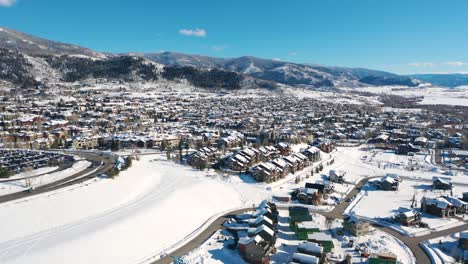 Panorama-Of-Dense-Neighborhood-Houses-and-Homes-In-Mountain-Town-Of-Steamboat-Springs,-Colorado-And-Ski-Resort
