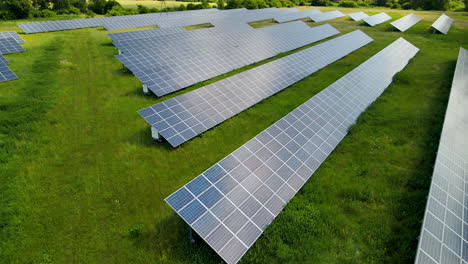 Aerial-lift-shot-of-solar-farm-panels-in-sunny-field-green-energy-climate-change-concept