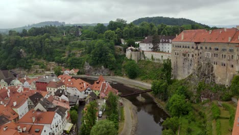 view-of-Cesky-Krumlov-with-Vltava-river-in-Czechia-from-castle's-tower,-pan-left