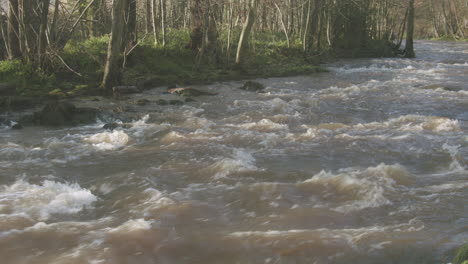 North-York-Moors,-River-Esk-in-full-flow-flood,-slow-pan,-Late-Summer,-Autumn-time,-Slow-motion---Clip-11