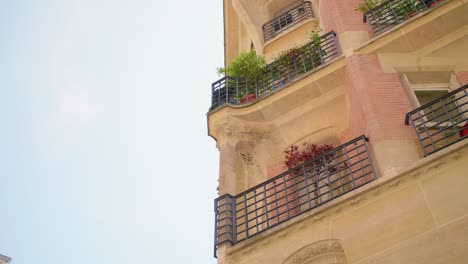 Architectural-Details-Of-An-Apartment-Building-In-Paris,-France-With-Original-Loggia