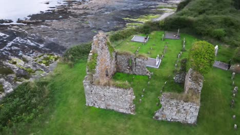 Ruin-of-an-old-church-on-a-cliff,-with-cemetery-in-West-Cork,-Ireland