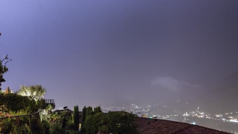 Zeitraffersequenz-Eines-Gewitters-über-Den-Alpen-In-Meran,-Italien