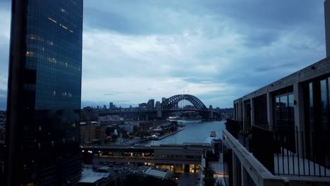 Sonnenaufgang-über-Sydney-City-Mit-Blick-Auf-Die-Sydney-Harbour-Bridge