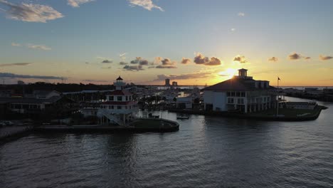 New-Orleans-Yacht-Club-Bei-Sonnenuntergang