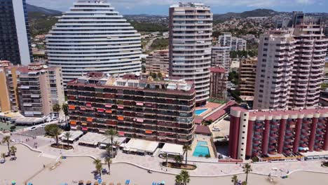 Skyscraper-apartment-buildings-and-vacation-resorts-in-the-Calpe-Beach