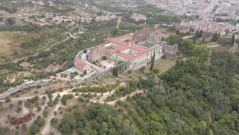 Aerial-Drone-Footage-of-a-Convent-in-Tomar,-Portugal,-called-Convento-de-Cristo