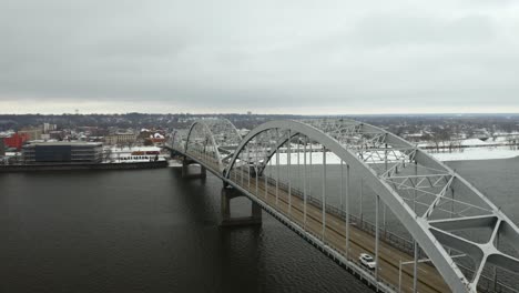 Aerial-Establishing-Shot-of-Cars-Crossing-the-Mississippi-River-on-Centennial-Bridge-in-Winter