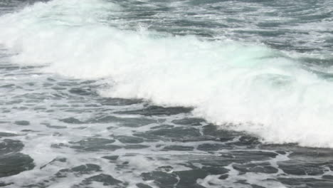 Waves-breaking,-rolling-on-land,-Bonaire