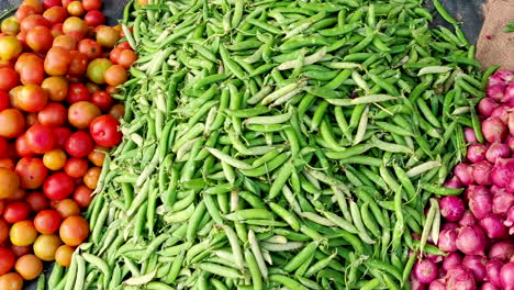 Grünes-Gemüse-Auf-Dem-Bauernmarkt