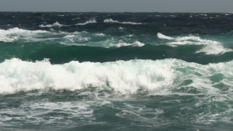 Ferocious-sea,with-high-waves,-Bonaire