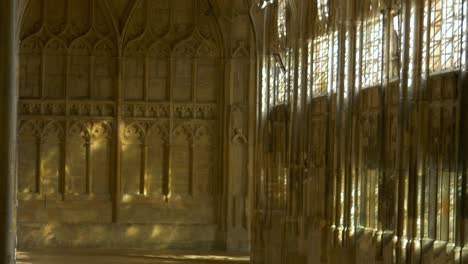 Sunlight-At-Empty-Cloister-With-Fan-Vaulted-Ceiling-Of-Gloucester-Cathedral-In-Gloucester,-England,-UK