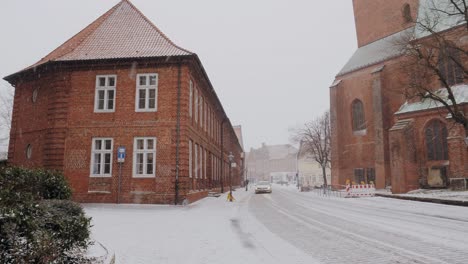 Slow-motion-shot-of-a-blizzard-in-Lüneburg,-northern-germany