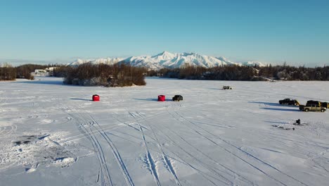 Imágenes-Aéreas-De-Pesca-En-Hielo-En-Alaska