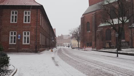 Shot-of-a-blizzard-in-Lüneburg,-northern-germany