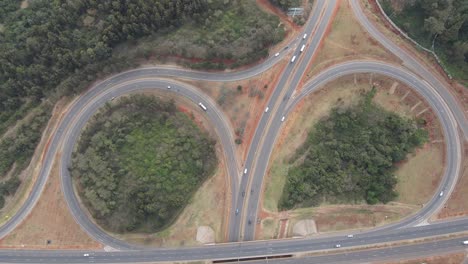 Draufsicht-Verkehr-Auf-Dem-Kleeblattkreuz-Der-Südlichen-Umgehungsstraße-Von-Nairobi