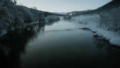 Time-lapse-video-of-a-beautiful-mountain-river-in-winter