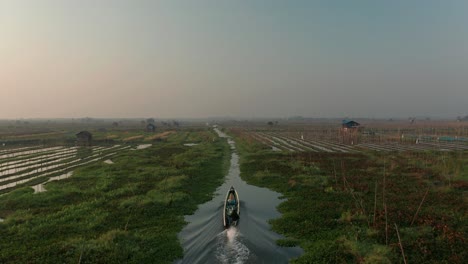 Picturesque-floating-gardens-of-Inle-Lake-during-early-morning,-aerial