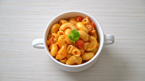 macaroni-with-tomatoes-sauce-and-mince-pork,-american-chop-suey,-american-goulash