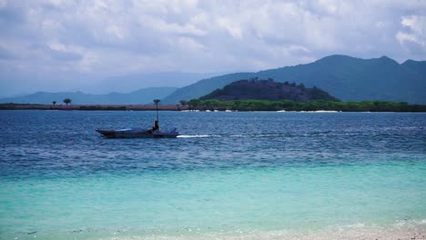 pristine-ocean-clear-water-in-tropical-paradise-holiday-destination-Kenawa-Island,-Sumbawa,-Indonesia