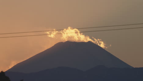 Sunset-glow-behind-beautiful-Mt-Fuji-in-Tokyo,-Japan