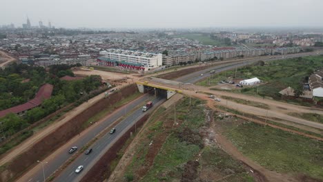 Highway-traffic-outside-Nairobi,-Kenya