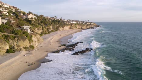 People-walk-on-Thousand-Steps-Laguna-Beach-in-late-afternoon,-California