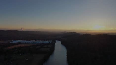 Sonnenuntergang-über-Der-Ländlichen-Stadt-Clinton-Tennessee