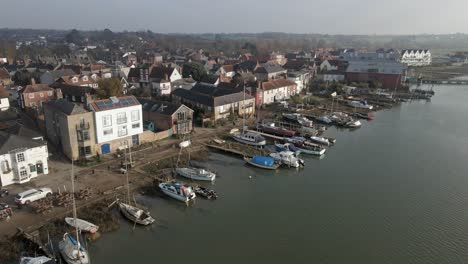 Wivenhoe-Colchester-Essex-Waterfront-Quay-Lado-4k-Imágenes-De-Drones