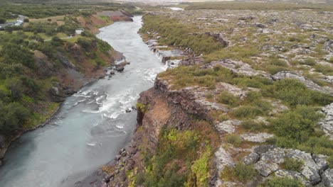 Cascada-Hraunfossar-En-Islandia,-Vista-Panorámica