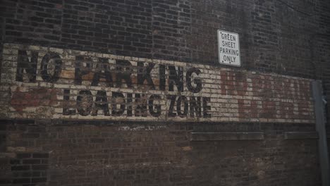 No-parking-sign-downtown-Chicago
