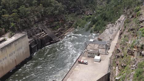 Water-streaming-away-from-Warragamba-Dam