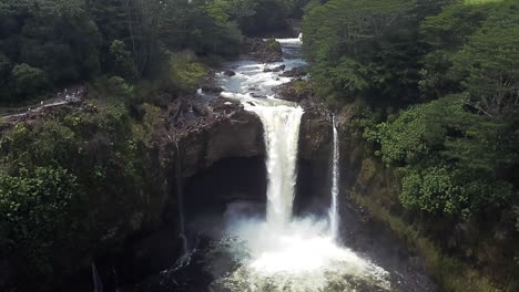 Aerial-push-out-shot-of-the-Rainbow-Falls-and-green-nature-in-Hawaii