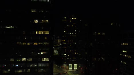 Nachtluftaufnahme-Von-Stadtgebäuden