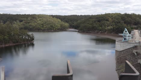 96-%-Wasserkapazität-Am-Warragamba-Staudamm-In-Der-Nähe-Von-Sydney,-Australien