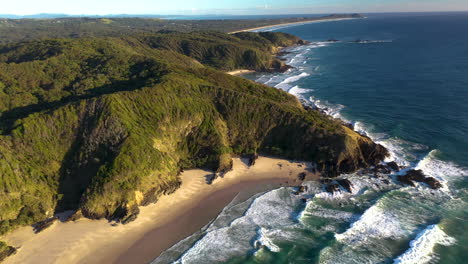 Wide-drone-shot-of-Broken-Head-coast-near-Byron-Bay,-beautiful-seascape
