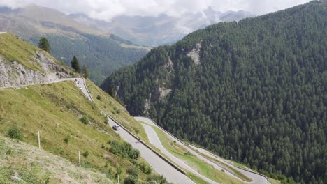 Cars-on-winding-road-at-Timmelsjoch,-Italy